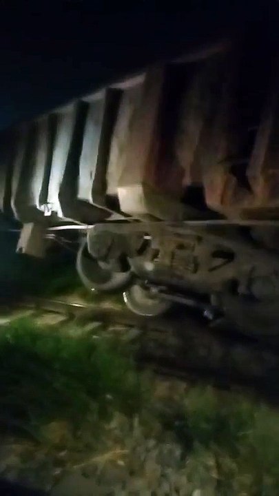 خروج قطار بضائع عن القضبان في بني سويف وجهود مكثفة لرفع آثار الحادث