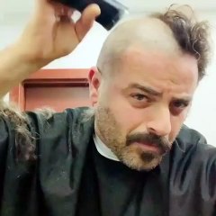 يوسف الخال يَتخَلّى عن شعره بالكامل