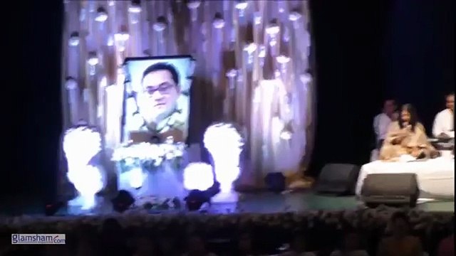 1Salman Khan breaks down at Rajjat Barjatya’s prayer meet… a moment full of grief and emotion #glamsham #salmankhan #rajjatbarjatya #prayermeet #bollywood #emotional glamsham, salman khan, rajjat barjatya, prayer meet, bollywood, emotional