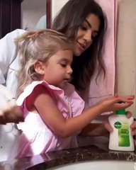 المؤثّرات فضّلن اللون الأبيض لإطلالاتهن الرمضانية في البيت