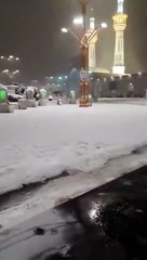 بالفيديو: حقيقة تساقط الثلوج على الحرم النبوي في المدينة