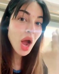 نادين نسيب نجيم تُقلد نجمة كبيرة بطريقة كوميدية
