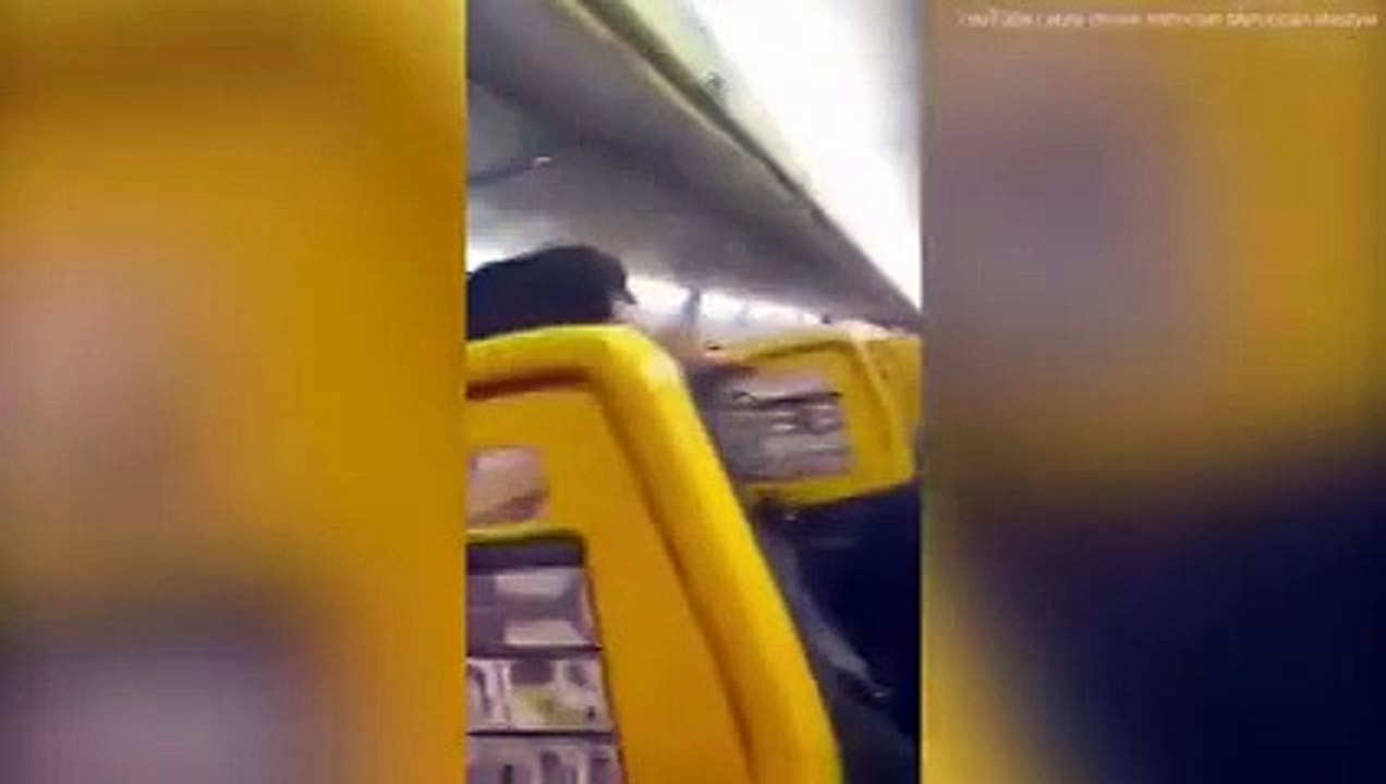 شاهدي لحظات من الرُعب والصُراخ داخل طائرة رُكّاب مغربية لحظة دخولها في عاصفة