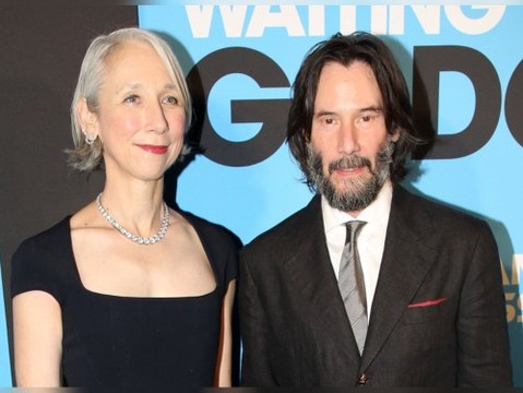 Keanu Reeves zeigt sich mit seiner Liebe auf dem roten Teppich