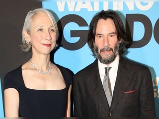 Keanu Reeves zeigt sich mit seiner Liebe auf dem roten Teppich