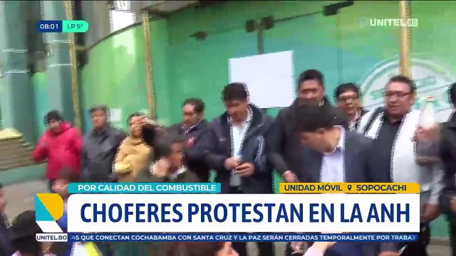 Choferes de La Paz protestan en la ANH por la calidad del combustible