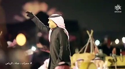 شاهدي راشد الماجد يترك العود ويرقص في “سمرات الرياض”