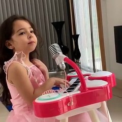 ابنة محمد صلاح تتخطى المليون ونصف مشاهدة بهذا الفيديو المُثير