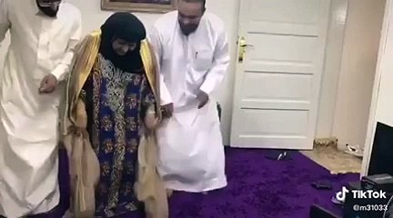 فيديو لرقص عائلة سعودية يثير إعجاب مواقع التواصل الاجتماعي