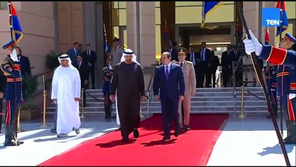 قبل مغادرته .. شاهد ماذا فعل رئيس الإمارات الشيخ محمد بن زايد خلال وداعه الرئيس السيسي