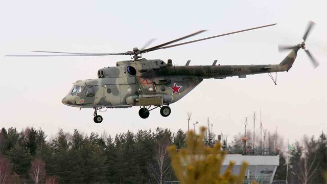 Dron FPV ucraniano derriba helicóptero ruso Mi-8 a baja altitud
