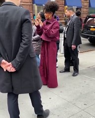 يارا شهيدي تروّج لصيحة المونوكروم في نيويورك