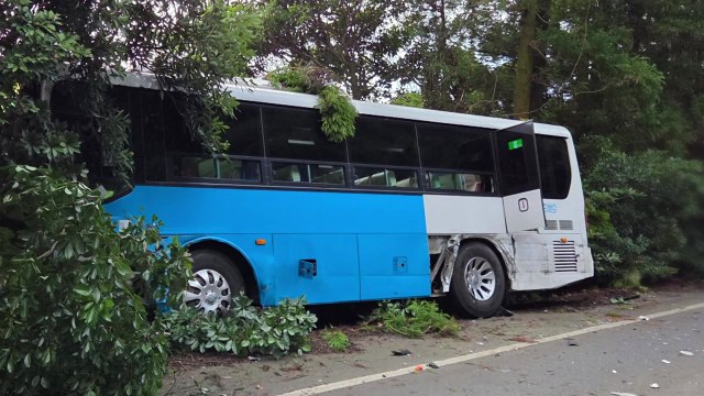 제주에서 시내버스-SUV 충돌...탑승객 등 6명 다쳐 / YTN