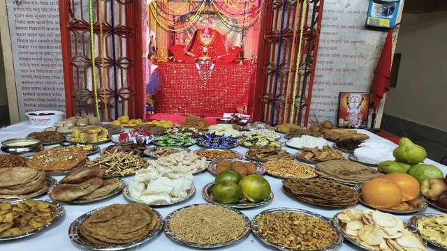 Video: माता के दरबार में सजी छप्पन भोग की झांकी