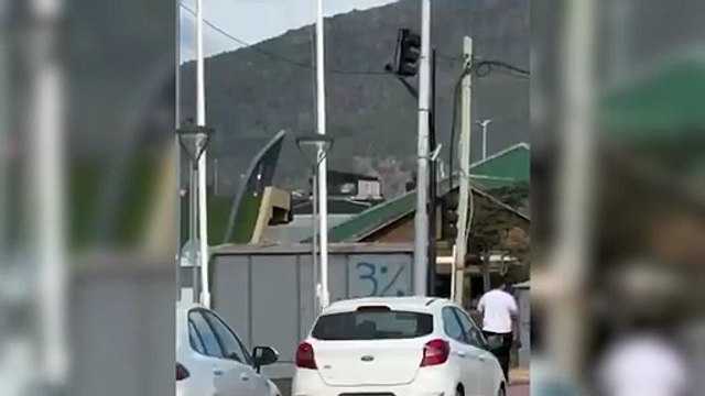 Ushuaia amaneció con pintadas y carteles en rechazo a la llegada de Javier Milei