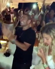 فيديو رقص عمرو دياب ودينا الشربيني على أغنية «يوم تلات»