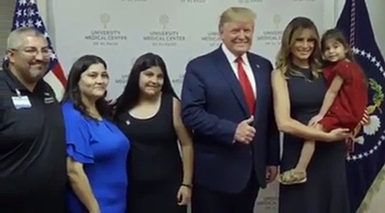 شاهدي ميلانيا ترامب بفستانٍ كحلي يفضحها أمام الكاميرات