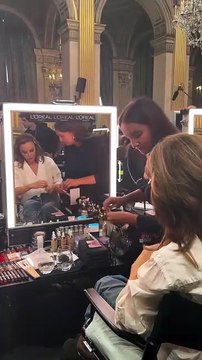 @philippineleroybeaulieu quelques heures avant le show @lorealparis à l’Hôtel de Ville. 💄 #philippineleroybeaulieu #lorealparis #fashionweek #voicistyle