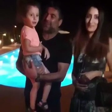 ديو غنائي يجمع وائل كفوري وإحدى معجباته من الأطفال