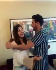 فيديو يرصد كيف تصرّفت نانسي عجرم مع معجب حاول تقبيلها؟