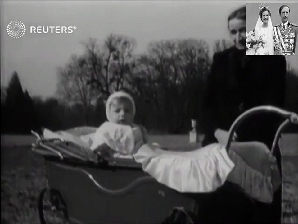 Mbreti Zog l dhe Familjare Jashte vendit