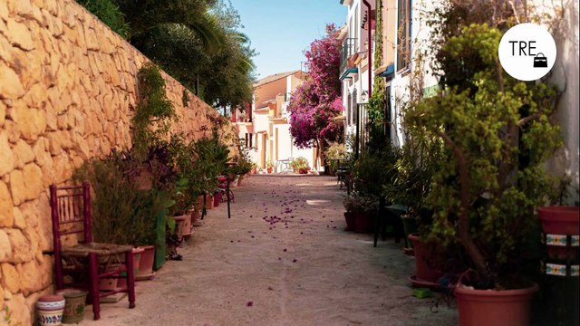 Este es el pueblo de casas colgadas que gana a Cuenca, porque se come rico y tiene vistas al mar