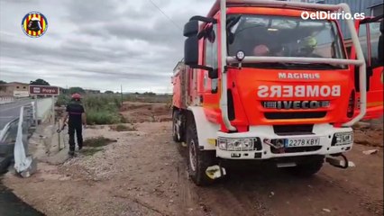 Bomberos del Consorcio de Valencia controlan el caudal del barranco del Poyo
