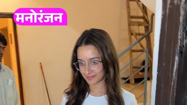 कैजुअल लुक, आंखों पर स्पेक्स, आपने देखा Shraddha का ये लुक