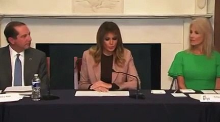 ميلانيا ترامب بإطلالة عملية لا تشبه شخصيتها