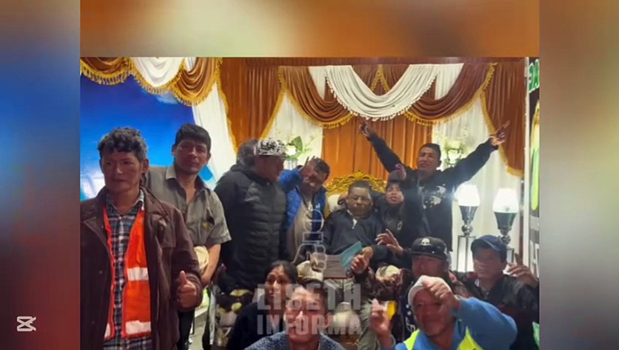 Velan a un maestro sentado en Perú