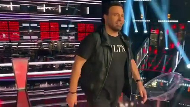 عاصي الحلاني يطمئن جمهوره على وضعه الصحي من كواليس ذا فويس كيدز