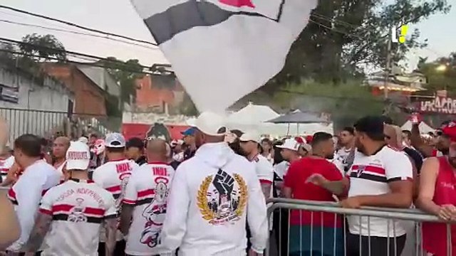 Torcida do São Paulo manifesta contra Belmonte, Casares e chama time de “amarelão”