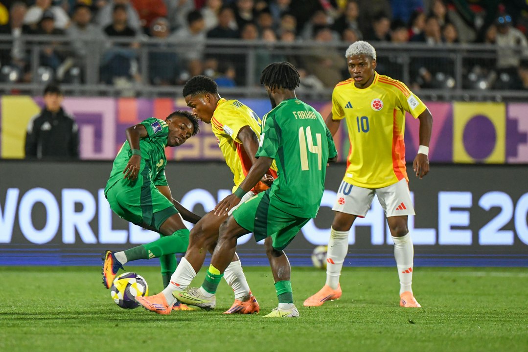 Perea aproxima a Colombia, min 44. Col vs. Ara