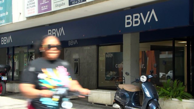 BBVA dará un dividendo de 0,32 euros, también a los accionistas de Sabadell que vayan a la OPA