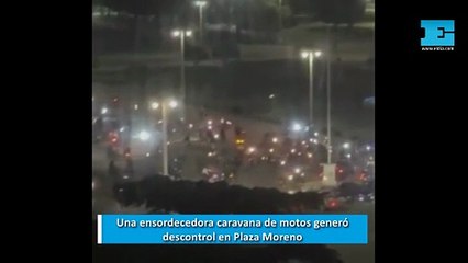 Caravana de motos en Plaza Moreno, ruidos "insoportables" y bronca de los vecinos