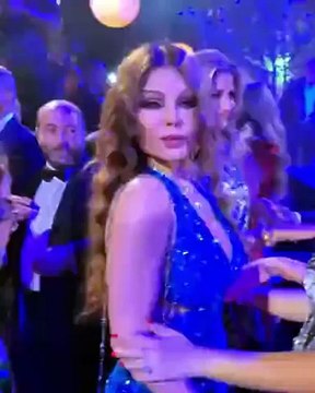 فيديو.. هيفاء وهبي تنسجم بالرقص في حفل زفاف نجل إيلي صعب