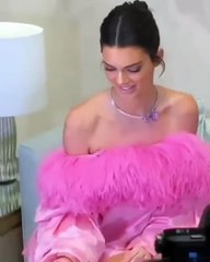 كيندال جينر: فراشة تيفاني باللون الزهري في سيدني