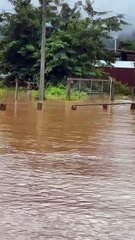 น้ำท่วมแม่ฮ่องสอนและแม่สะเรียง! บัวลอยถล่มและสะพานขาด 🚧