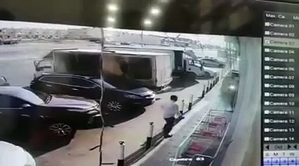 بالفيديو إفتعال حادث مروري للحصول على مبلغ التأمين في الرياض