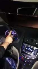 على أنغام الشيلات... فتاة تنصح المتزوجات أثناء قيادتها للسيارة- فيديو