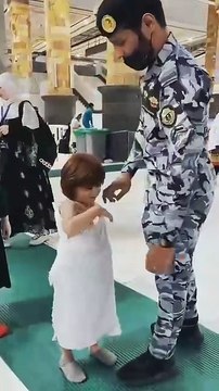 Massallah Makkah police and baby👮♥️ #2025 #shorts #youtubeshorts #viralvideo #shoersfeed