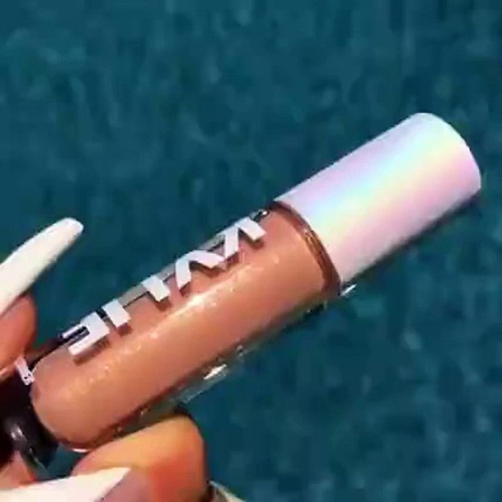 هل تضيف كايلي جينر العطور ومستحضرات الأظافر إلى علامتها؟