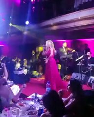 بالفيديو: نوال الزغبي تعتمد لوننا المفضّل في آخر إطلالاتها