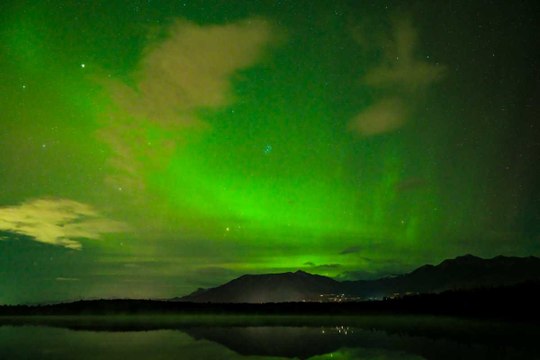 Alaska’da doğa harikası geceyi aydınlattı: Kuzey Işıkları