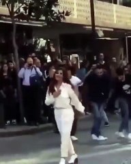 بالفيديو.. نجوى كرم تشعل الأجواء في شارع الحمرا