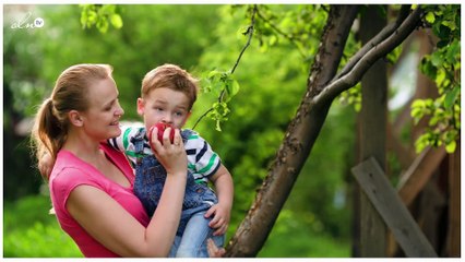 4 أمور مهمّة عند إطعام طفلكِ للمرّة الأولى