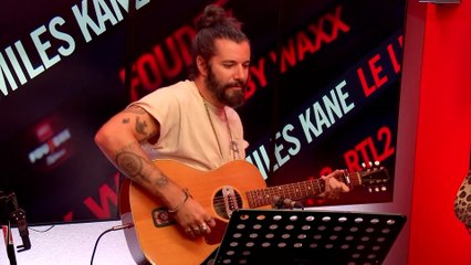 Miles Kane & Waxx interprètent "Love is Cruel" en live dans Foudre