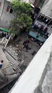 Indonesia, crolla scuola: 3 studenti morti e altri 38 intrappolati sotto le macerie