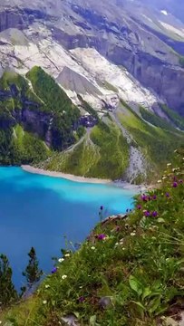 Bienvenue à Oeschinensee 🇨🇭, l’un des plus beaux lacs de Suisse avec @leon.helg