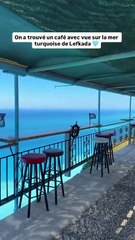 On a trouvé le café avec la plus belle vue sur les eaux cristallines avec @j_ael.o828 ✨☕